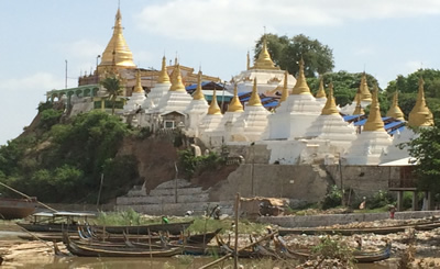 Sagaing-Pagode am Irrawaddy River