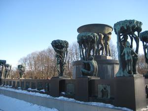 Vigeland Skulpturenpark ist ein Geschenk der Stadt Oslo an den Bildhauer