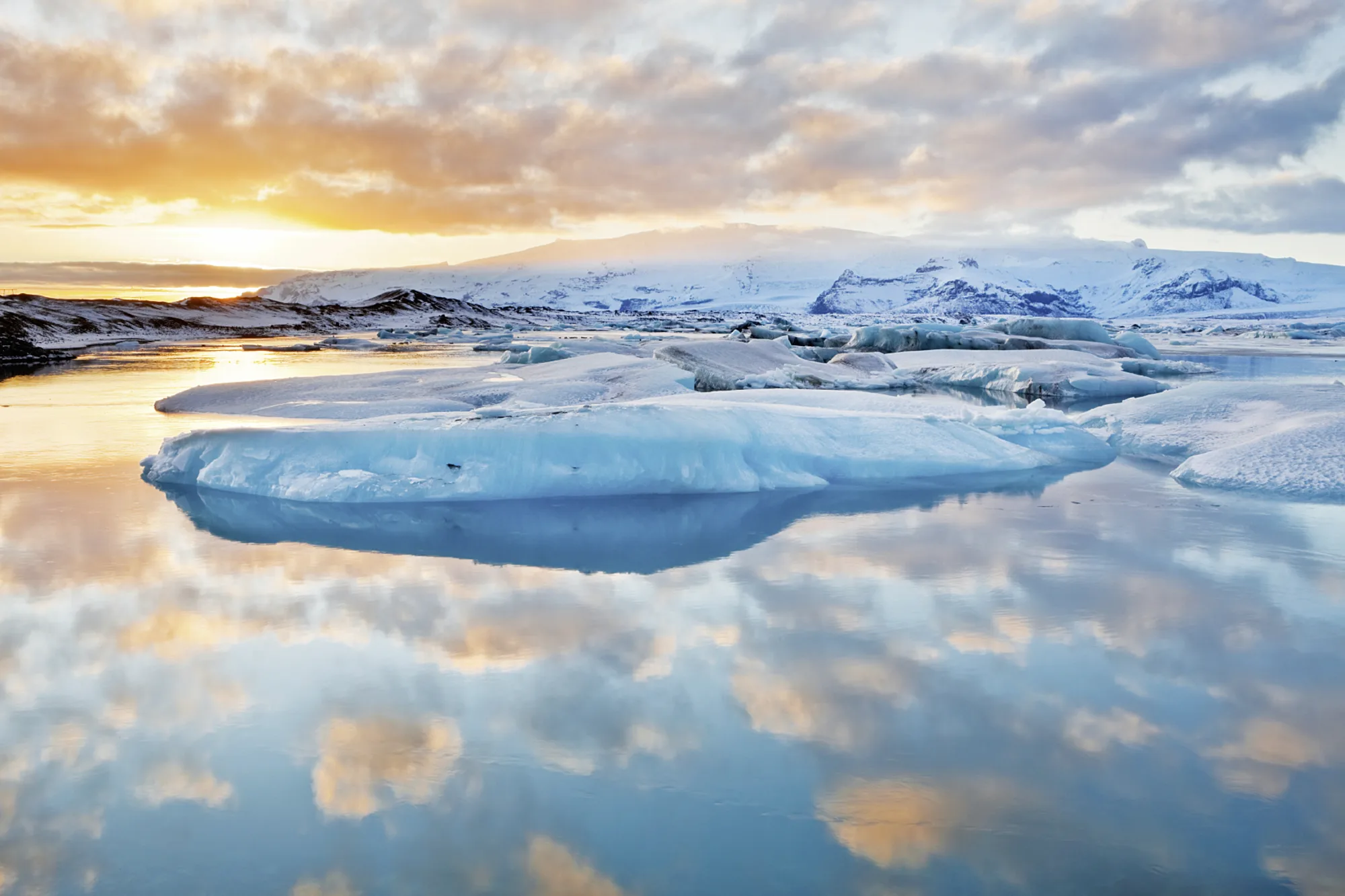 Wolters Rundreisen - Autoreise Naturschauspiel Island im Winter