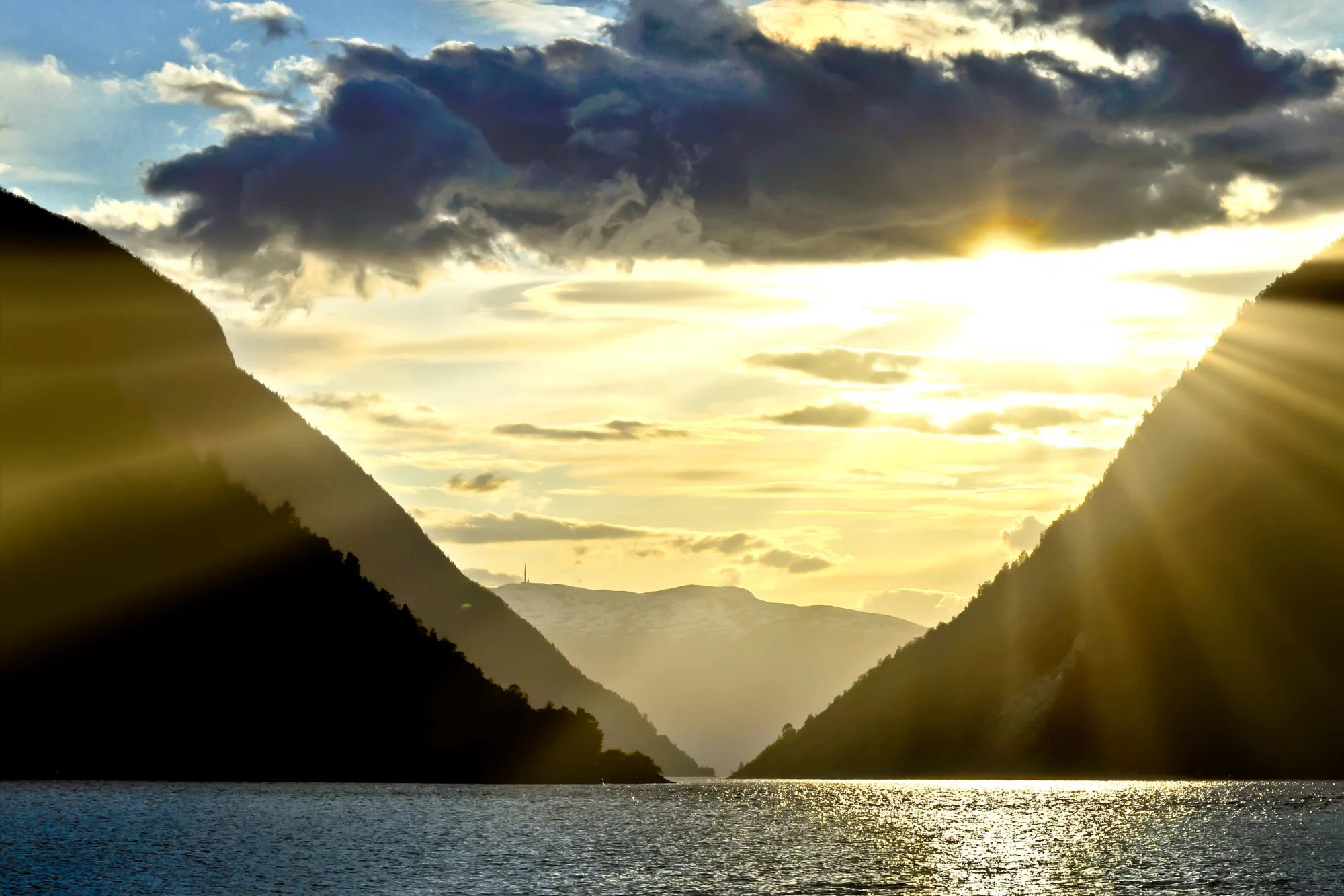 Wolters Rundreisen - Autoreise Norwegens Tradition, Gemütlichkeit & Fjordromantik mit Fähranreise