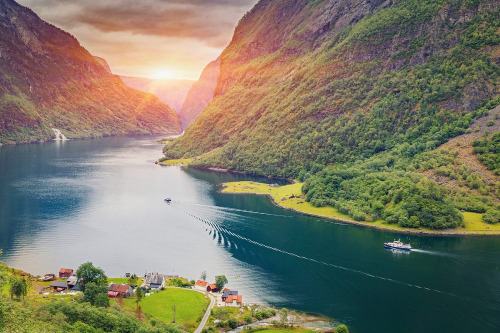 Dertour - Mit Postschiff und Bahn durch Norwegen