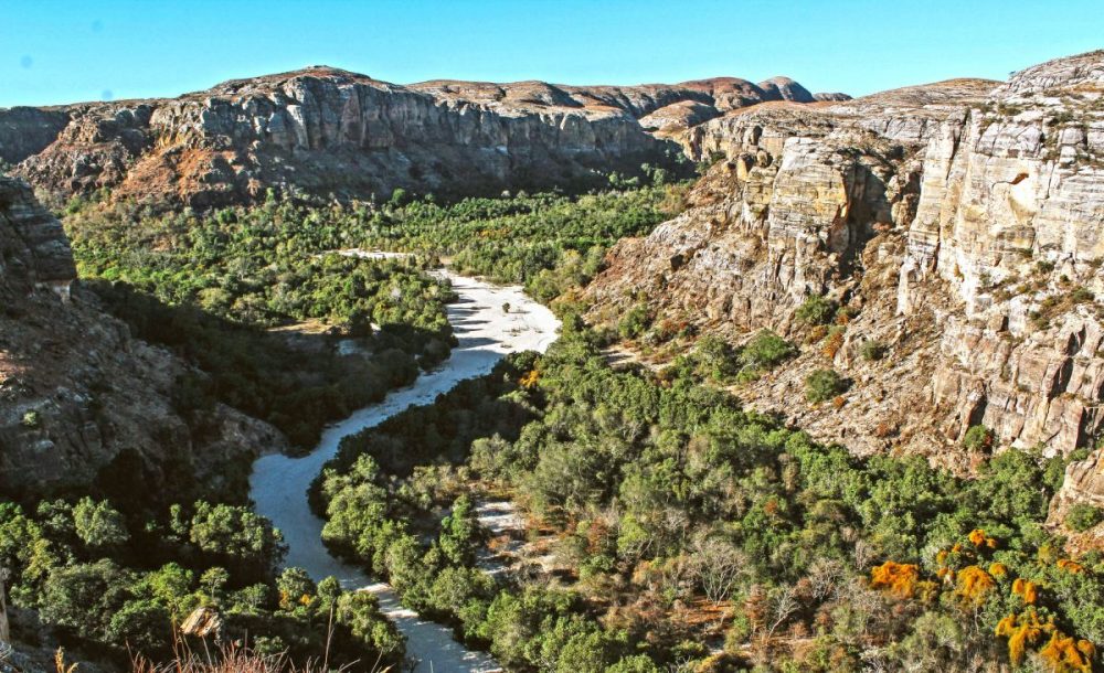 DIAMIR Erlebnisreisen - Madagaskar - Expedition in die verlorene Welt Madagaskars – das Makay- Gebirge