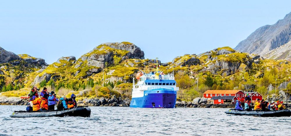 Lernidee Erlebnisreisen - Gletscher, Wale und Geysire — Per Expeditionsschiff rund um Island Eine exklusive Expeditions-Kreuzfahrt rund um Island