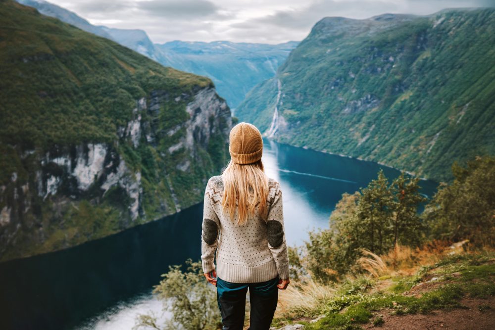 Berge & Meer - Naturwunder hautnah erleben - Fjorde, Berge & Kultur