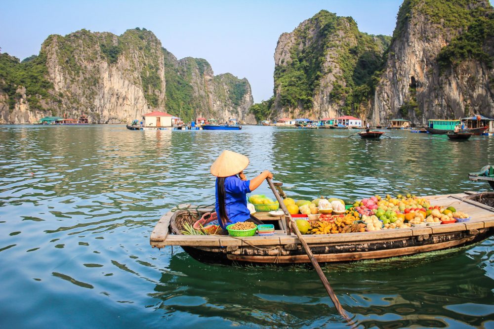 Berge & Meer - Erlebnisreisen Vietnam: Faszinierende Kontraste: Tempel und Halong-Bucht