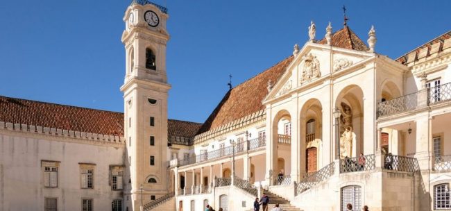 Universit&auml;t in der historischen Altstadt Coimbras