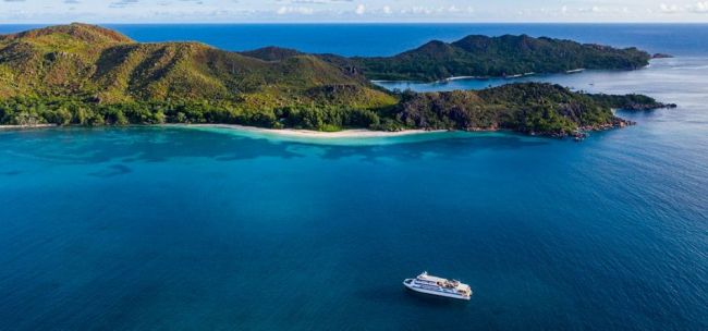 Riesenschildkr&ouml;ten auf Curieuse