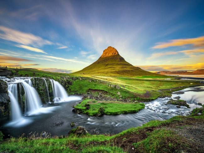 Kirkjufellstoss Wasserfall und Kirkjufell Berg