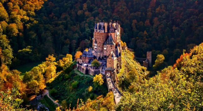 Mosel_Landschaft_Cochem_Goldener_Herbst
