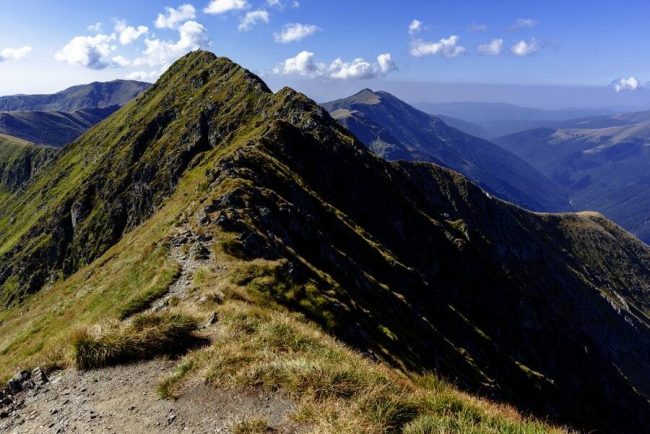 Rum&auml;nische Volkstracht - fantasievoll bestickt