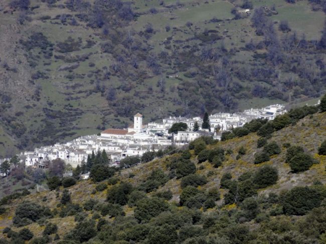 wei&szlig;e D&ouml;rfer inmitten gr&uuml;ner T&auml;ler