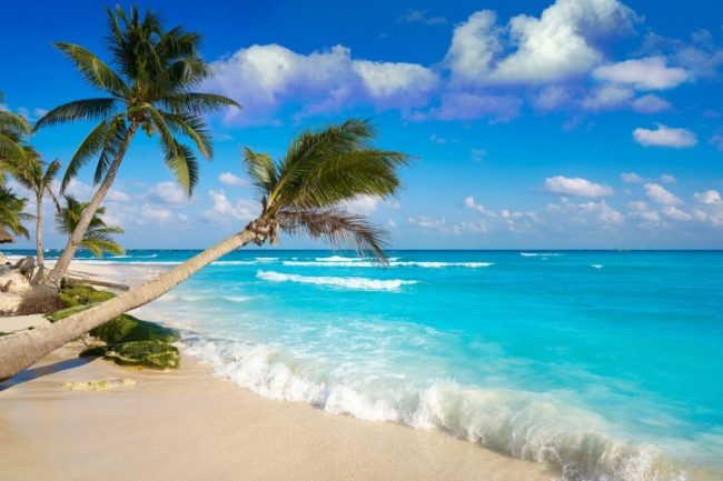 Typische H&uuml;te in bunten Farben