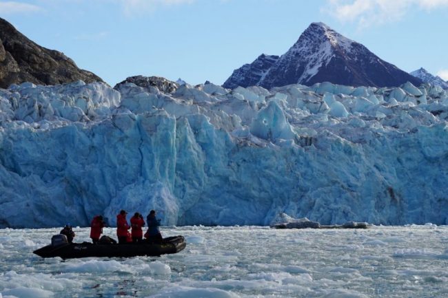 Mit dem Zodiac an der Gletscherkante