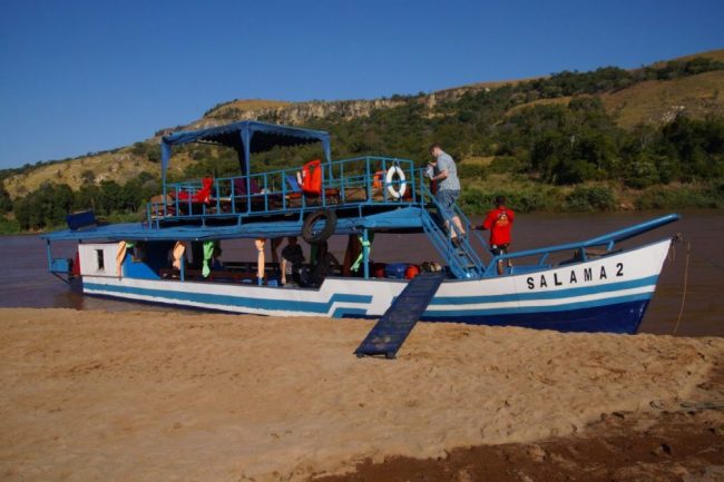 Boot auf dem Tsiribihinafluss