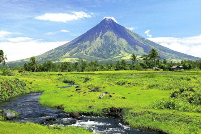 Der 2462 Meter hohe Vulkan Mayon, etwa 330 Kilometer &ouml;stlich der Hauptstadt Manila am s&uuml;d&ouml;stlichen Ende der Hauptinsel Luz&oacute;n.