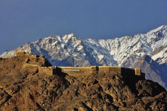 Menschen auf Pakistans Stra&szlig;en