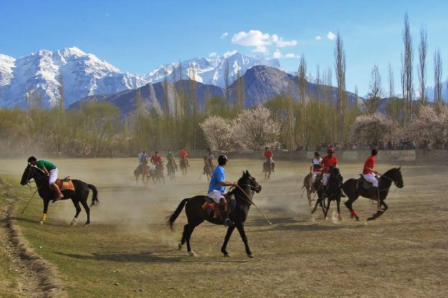 die traumhaft sch&ouml;ne M&auml;rchenwiese in Pakistan
