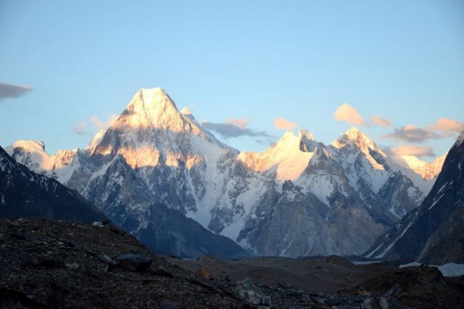 Die Abendsonne taucht die Gasherbrum-Gruppe in ein besonders sch&ouml;nes Licht.