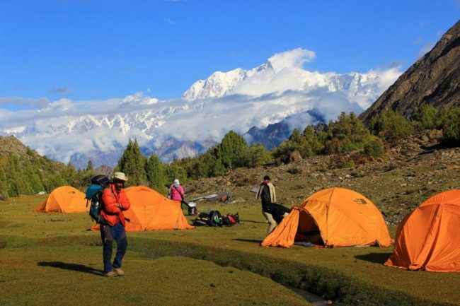Stolz weht die pakistanische Flagge &uuml;ber dem Karakorum.