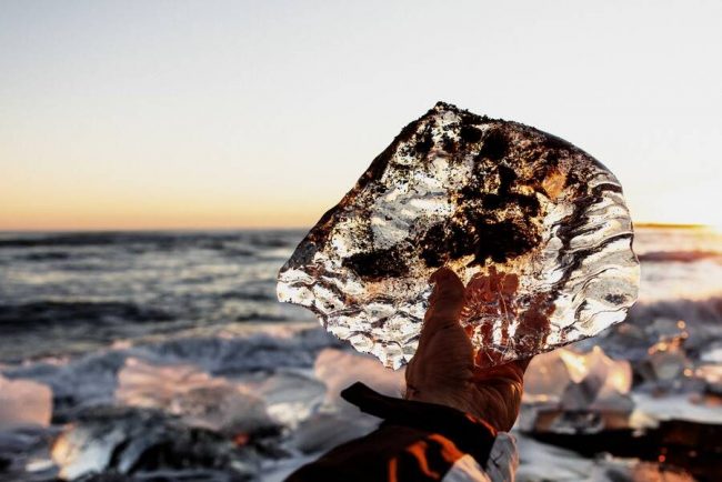 Der m&auml;chtige Gullfoss eingebettet in die verschneite Natur Islands