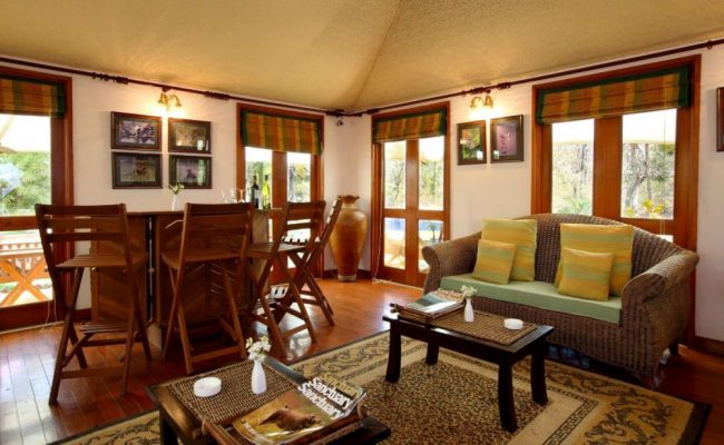 Tuli Tiger Resort, dies ist der Ort, an dem Sie die wahre Dschungelatmosph&auml;re genie&szlig;en k&ouml;nnen, die von einer perfekten nat&uuml;rlichen Umgebung geschaffen wird. Das Resort liegt am Ufer des Flusses Banjar und bietet komfortabel Unterk&uuml;nfte, Mahlzeiten und gro&szlig;artige Dienstleistungen, die das Tuli Tiger Resort zu einem gr