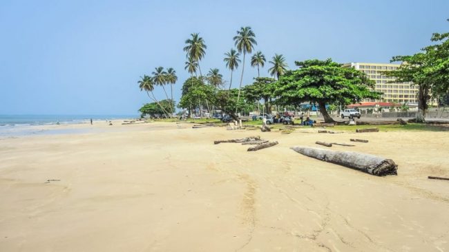 Strand von Libreville in Gabun