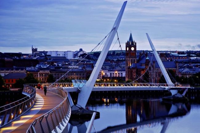 Atlantikwellen und einsame Str&auml;nde