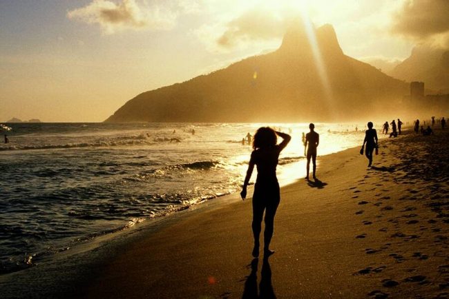 Sonnenuntergang am Strand von Ipanema in Rio