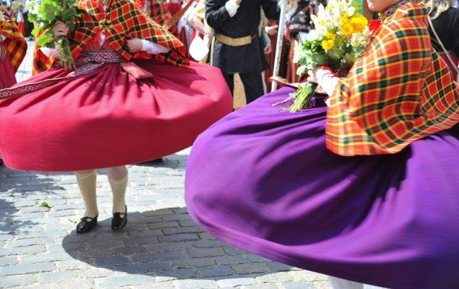 Lettische Trachten