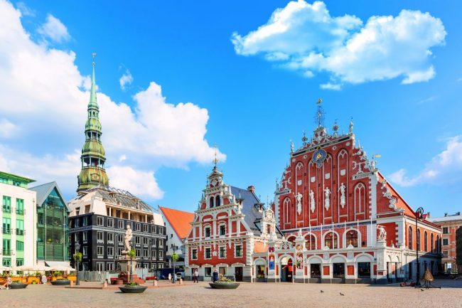 Schwarzh&auml;upterhaus auf dem Rathausplatz der lettischen Hauptstadt Riga