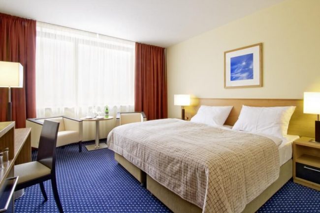 Gl&auml;ser voller Bier