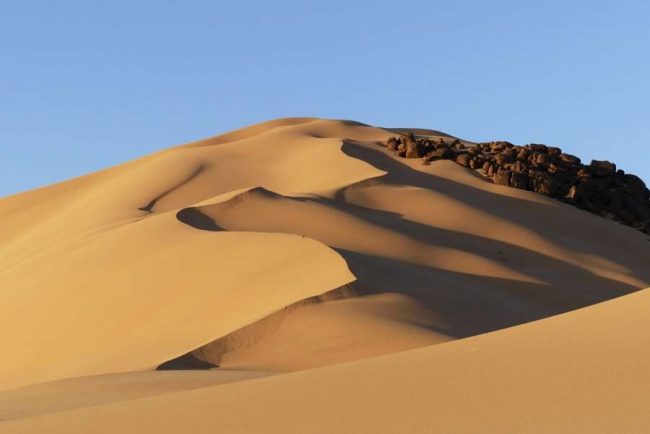 Sandd&uuml;ne und Felsformationen