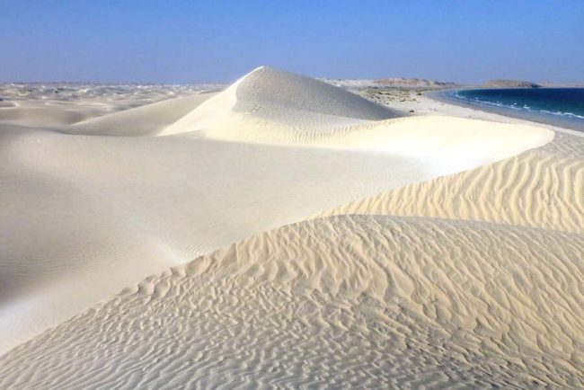 Mann in traditioneller Kleidung