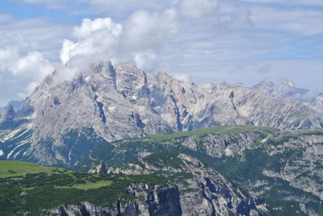 Wegweiser in den Bergen