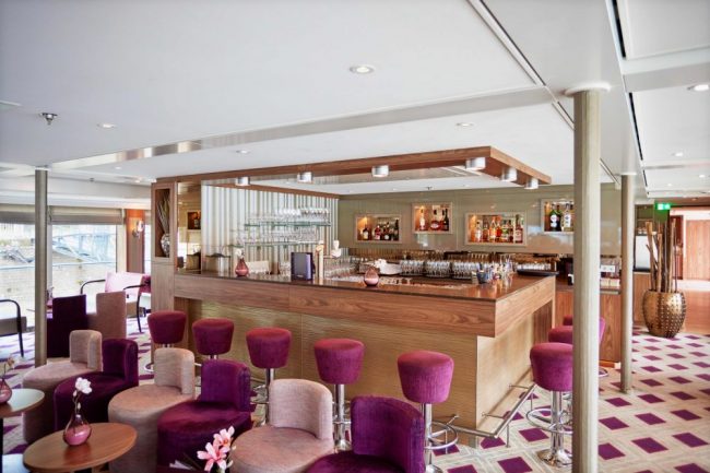 ms-vista-sky-bar-lounge