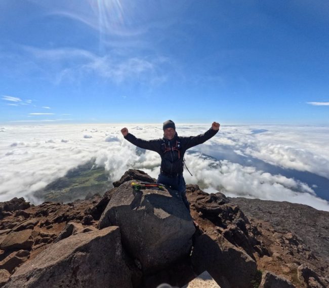 &Uuml;ber dem Wolkenmeer am Gipfel des Pico auf den Azoren