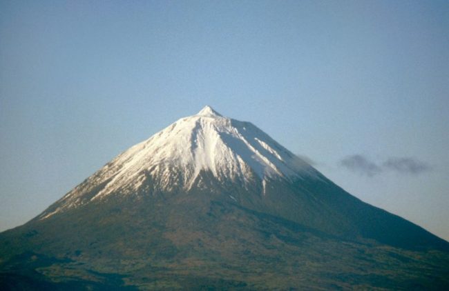 Blick auf den verschneiten Gipfel des Pico