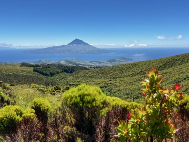 Panorama &uuml;ber Faial mit Blick zur Insel Pico, Azoren