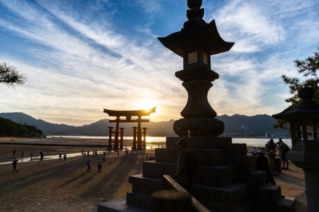 Sonnenuntergang am Itsukushima-Schrein auf Miyajima, Japan