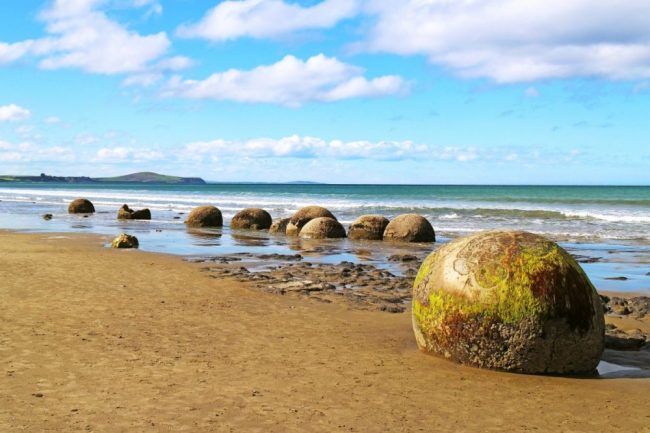 Die Moeraki Boulders sind ungew&ouml;hnlich gro&szlig;e kugelf&ouml;rmige Konkretionen am Koekohe Beach auf der S&uuml;dinsel Neuseelands.