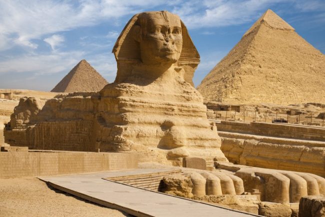 Die Pyramiden von Gizeh mit Sphinx