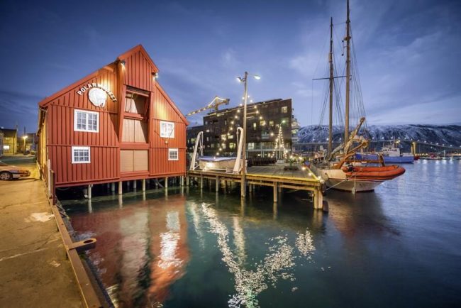 Polarmuseum in Troms&ouml; am Abend
