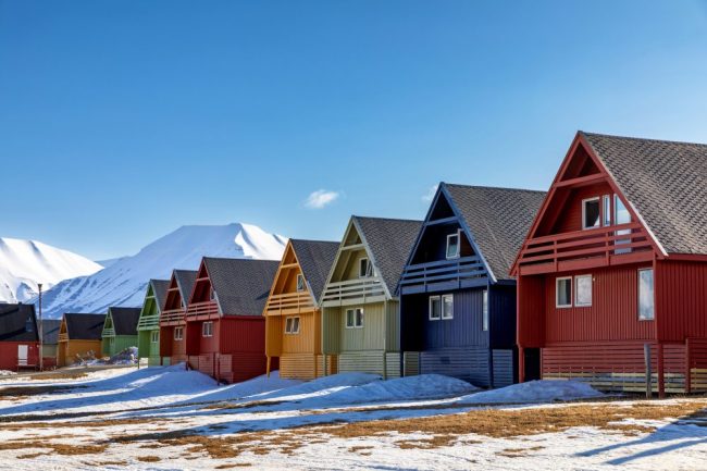 Bunte Holzh&auml;user in Longyearbyen
