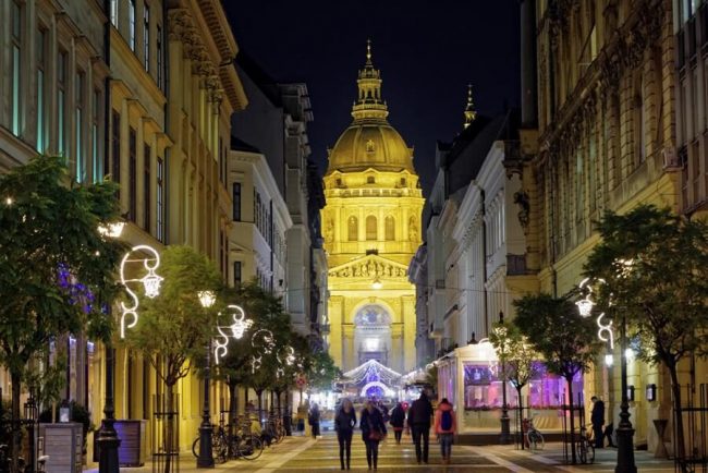 Stephansbasilika in Budapest bei Nacht