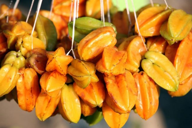 Sternfr&uuml;chte auf dem Markt in Dili