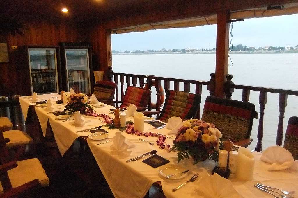 Abendessen an Bord der Mekong Explorer