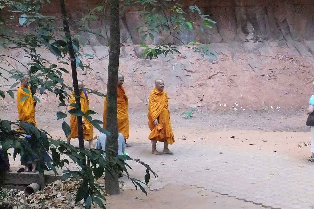 Mönche des Felsenklosters „Phu Tok“
