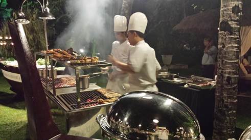 Abendessen im Garten des Laguna Hotels