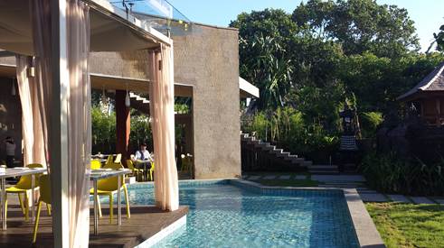 Außenbereich des Maya Sanur Hotels