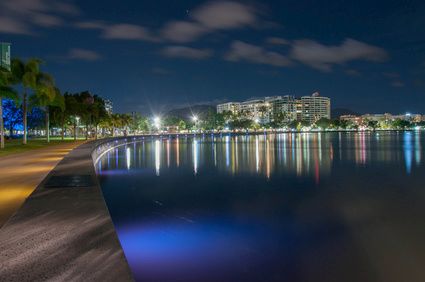Cairns – Uferpromenade am Abend
